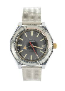 A 1970'S GENTLEMAN'S STAINLESS STEEL OSCO AQUATIC DIVER'S WATCH: A 1970'S GENTLEMAN'S STAINLESS STEEL OSCO AQUATIC DIVER'S WATCH on steel mesh bracelet, the octagonal case with rotating bezel enclosing a black dial with luminous baton markers and hands, red