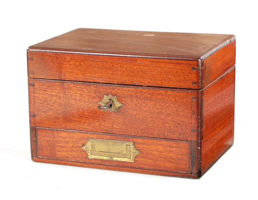 A LATE GEORGE III MAHOGANY APOTHACARY BOX: A LATE GEORGE III MAHOGANY APOTHECARY BOX fitted with pill bottles, the drawer also fitted with bottles 14cm high, 21.5cm wide