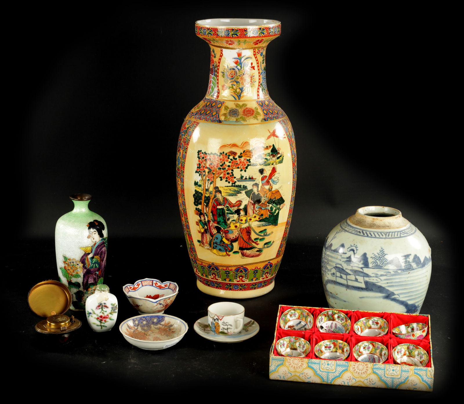 A COLLECTION OF CHINESE PORCELAIN: A COLLECTION OF CHINESE PORCELAIN including a 19th Century snuff bottle (largest vase 45cm high )