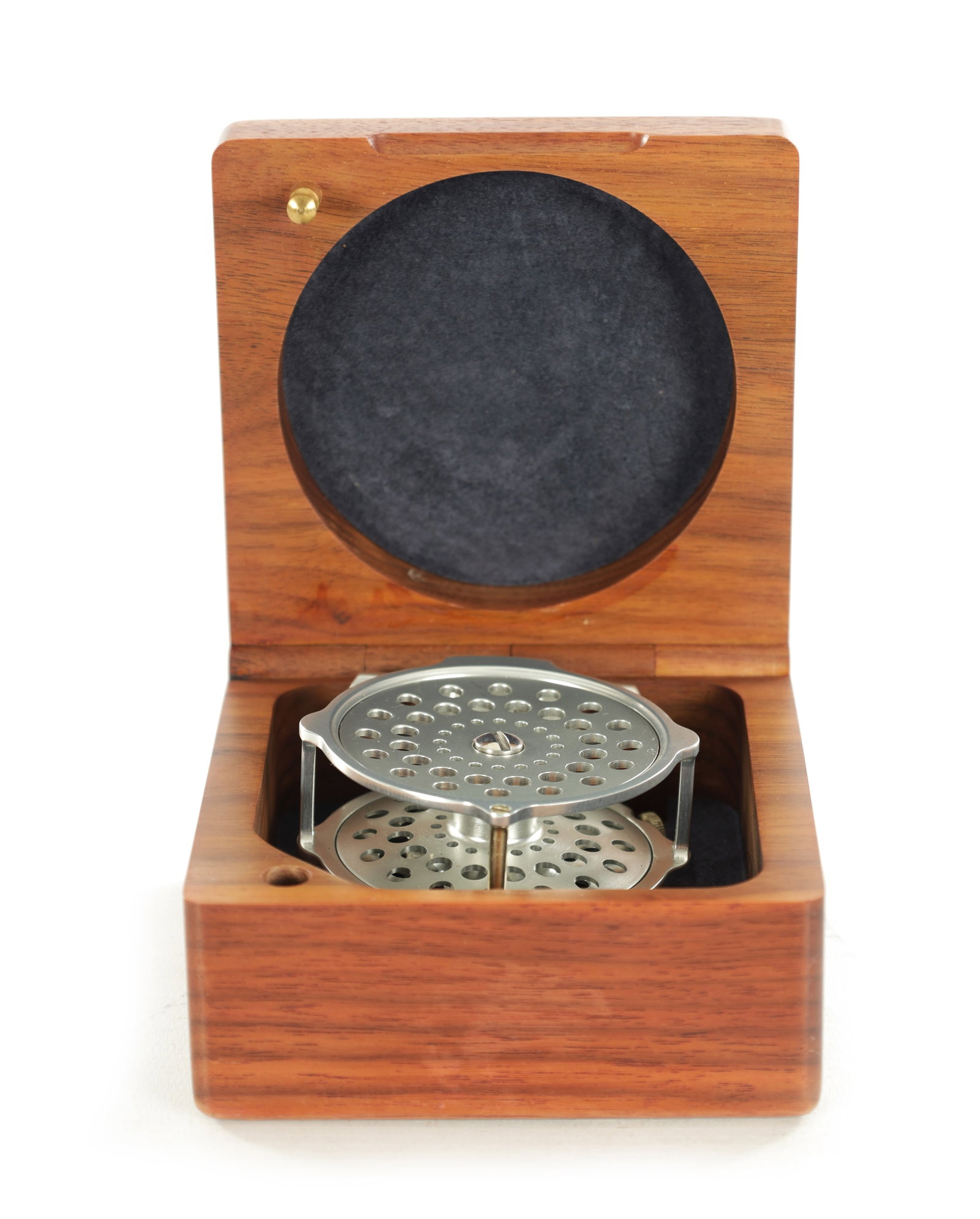 A HARDY "BOUGLE" MK IV 2 3/4" FLY FISHING REEL: A HARDY "BOUGLE" MK IV 2 3/4" FLY FISHING REEL in hardwood case.