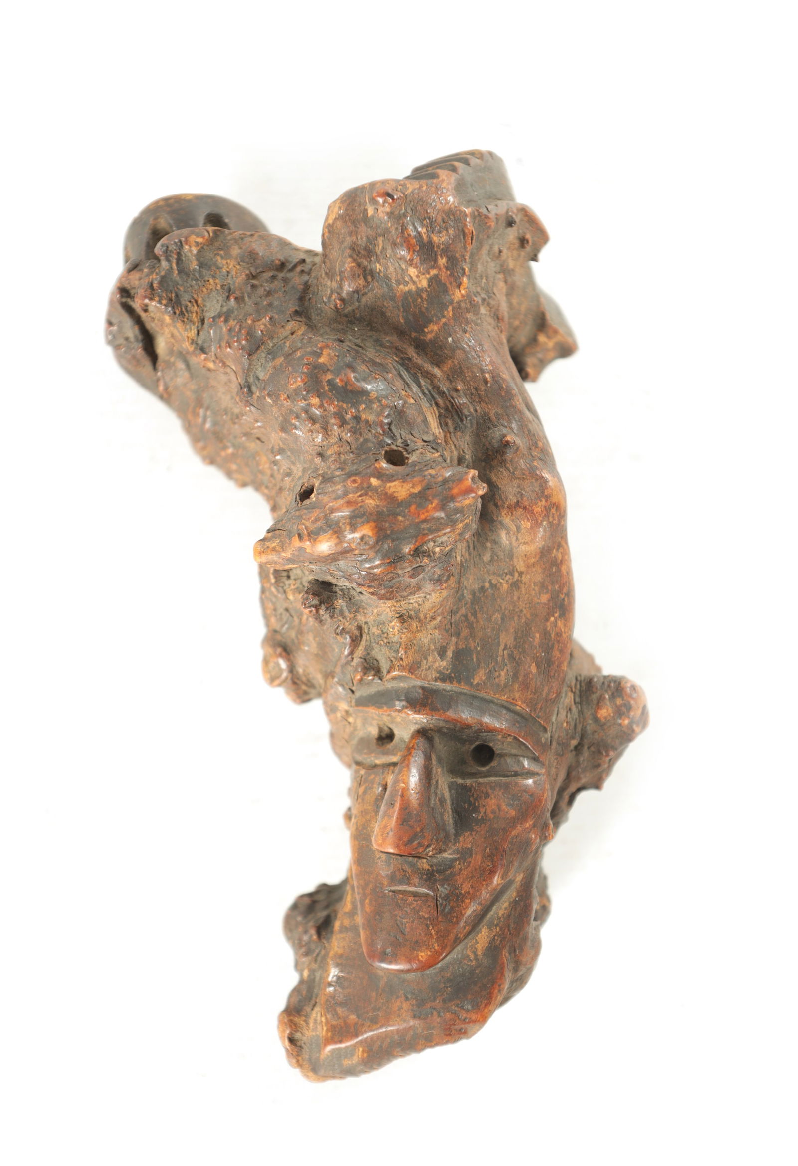 A 19TH CENTURY POSSIBLY NATIVE NORTH AMERICAN FOLK ART CARVED ROOTWOOD PIPE BOWL (1 of 4)