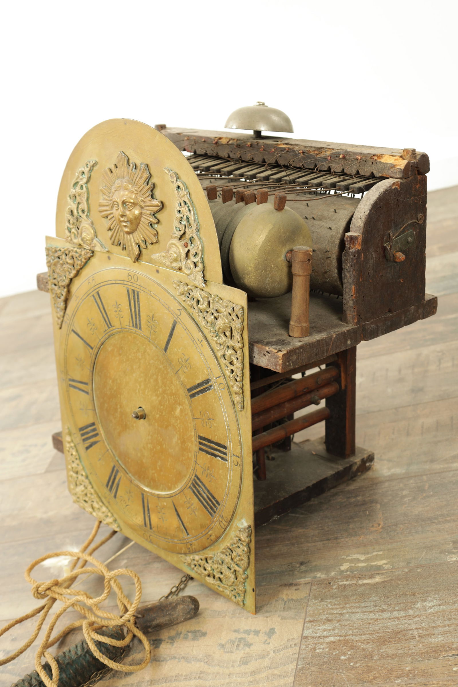 AN 18TH CENTURY BLACK FOREST MUSICAL CLOCK MOVEMENT (1 of 4)