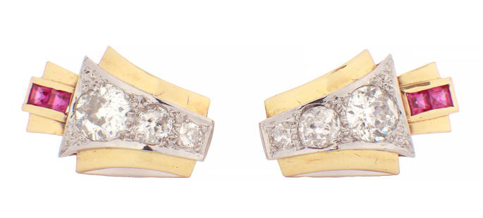 A PAIR OF ART DECO 18CT GOLD RUBY AND DIAMOND STUD EARRINGS: A PAIR OF ART DECO 18CT GOLD RUBY AND DIAMOND STUD EARRINGS, each having a chevron-shaped curved body with a white gold setting set with graduated Victorian cut diamonds below two square cut rubies, 1
