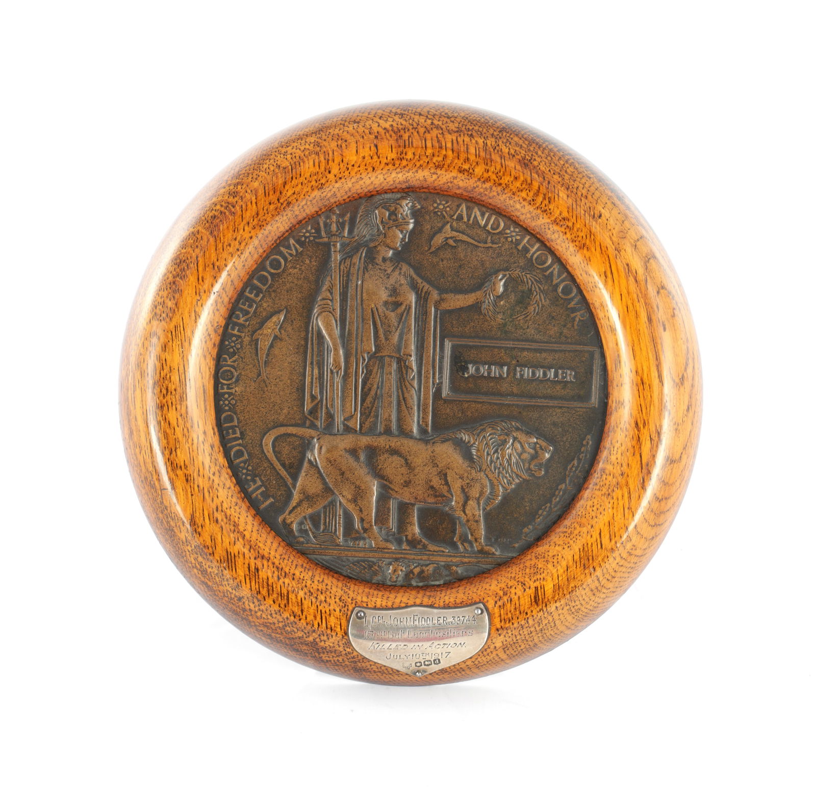 A WW1 OAK FRAMED BRONZE DEATH PENNY MEDALLION (1 of 7)