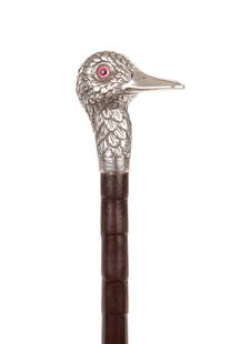 AN EARLY 20TH CENTURY SILVER DUCK'S HEAD MOUNTED WALKING STICK BY BRIGG: AN EARLY 20TH CENTURY SILVER DUCK'S HEAD MOUNTED WALKING STICK BY BRIGG finely cast with red glass eyes on a simulated partridge wood cane - London 1909 (92cm long)