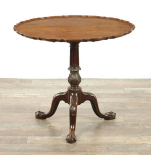 A FINE GEORGE III MAHOGANY CHIPPENDALE STYLE TILT-TOP TABLE: A FINE GEORGE III MAHOGANY CHIPPENDALE STYLE TILT-TOP TABLE with one piece pie crust top above a finely carved fluted stem with leaf work bulbous turned base supported by three leaf carved cabriole le