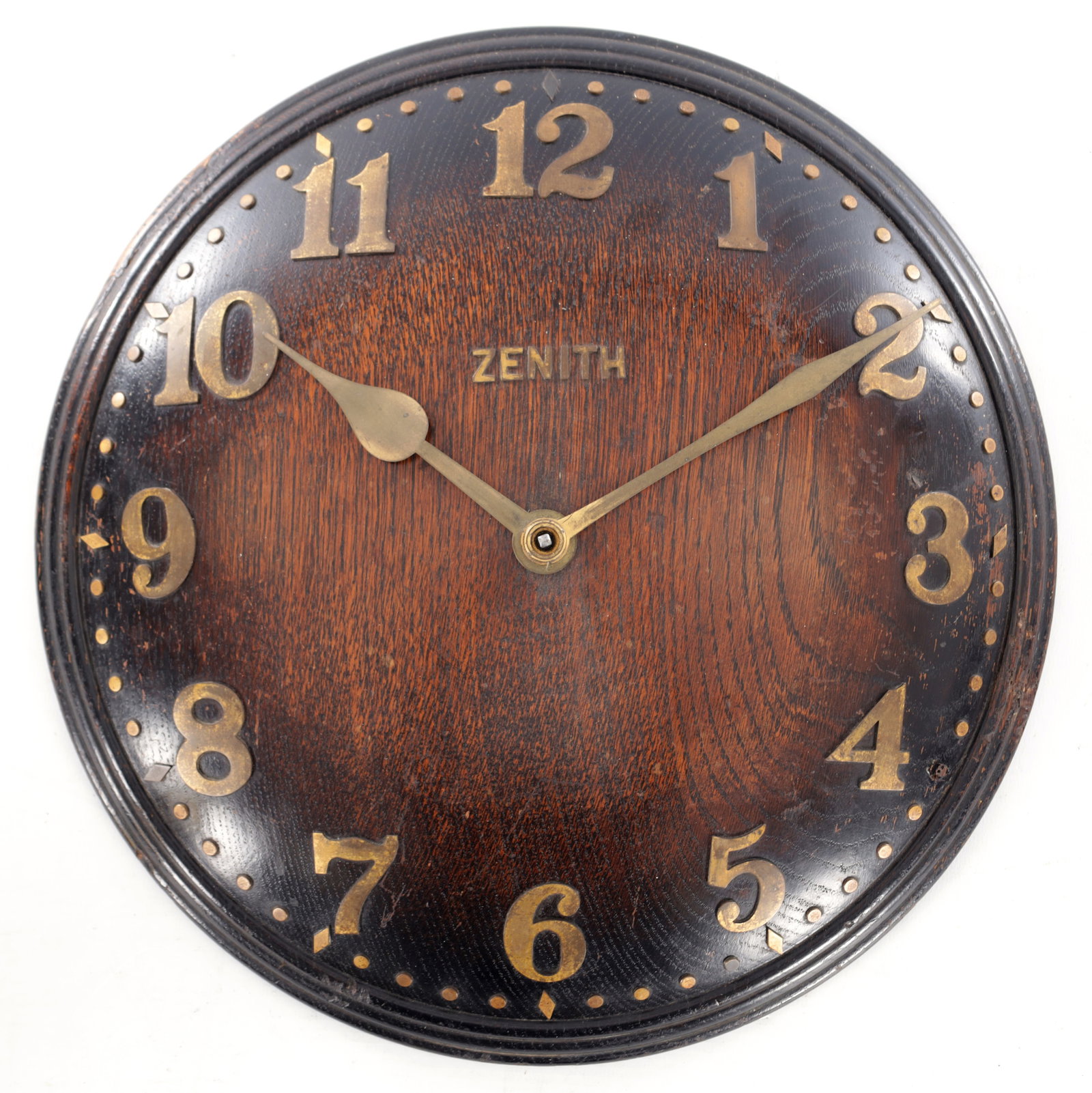 A MID 20TH CENTURY OAK AND BRASS WALL CLOCK BY ZENITH: A MID 20TH CENTURY OAK AND BRASS WALL CLOCK BY ZENITH the circular oak dial with applied gilt Arabic numerals and matching gilt spade hands, marked ZENITH to the centre, the reverse with an 18-day Swi