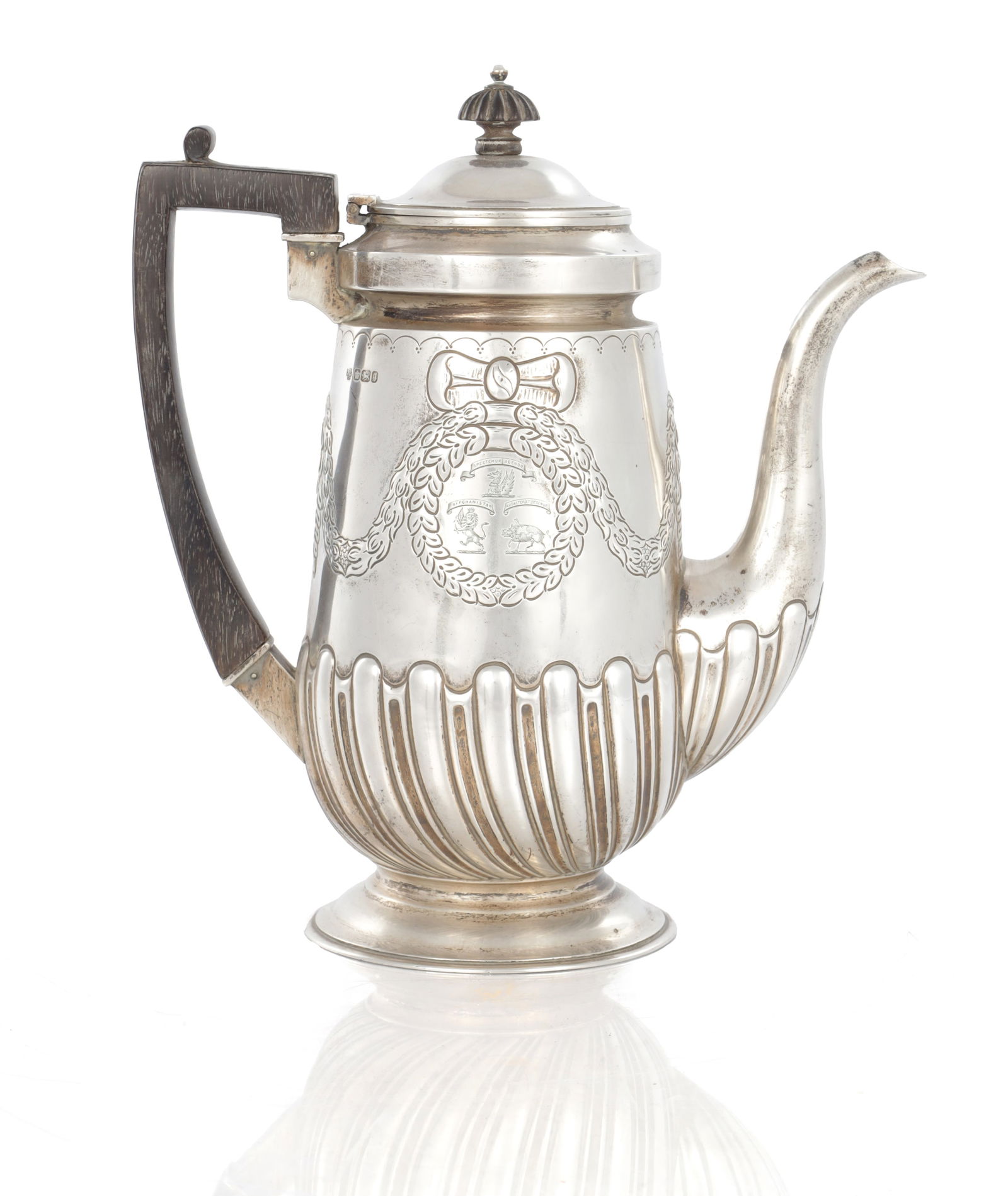 A VICTORIAN SILVER TEA POT (1 of 7)