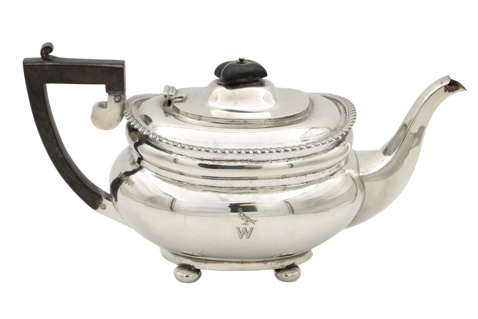 AN EARLY 20TH CENTURY SILVER TEAPOT (1 of 5)