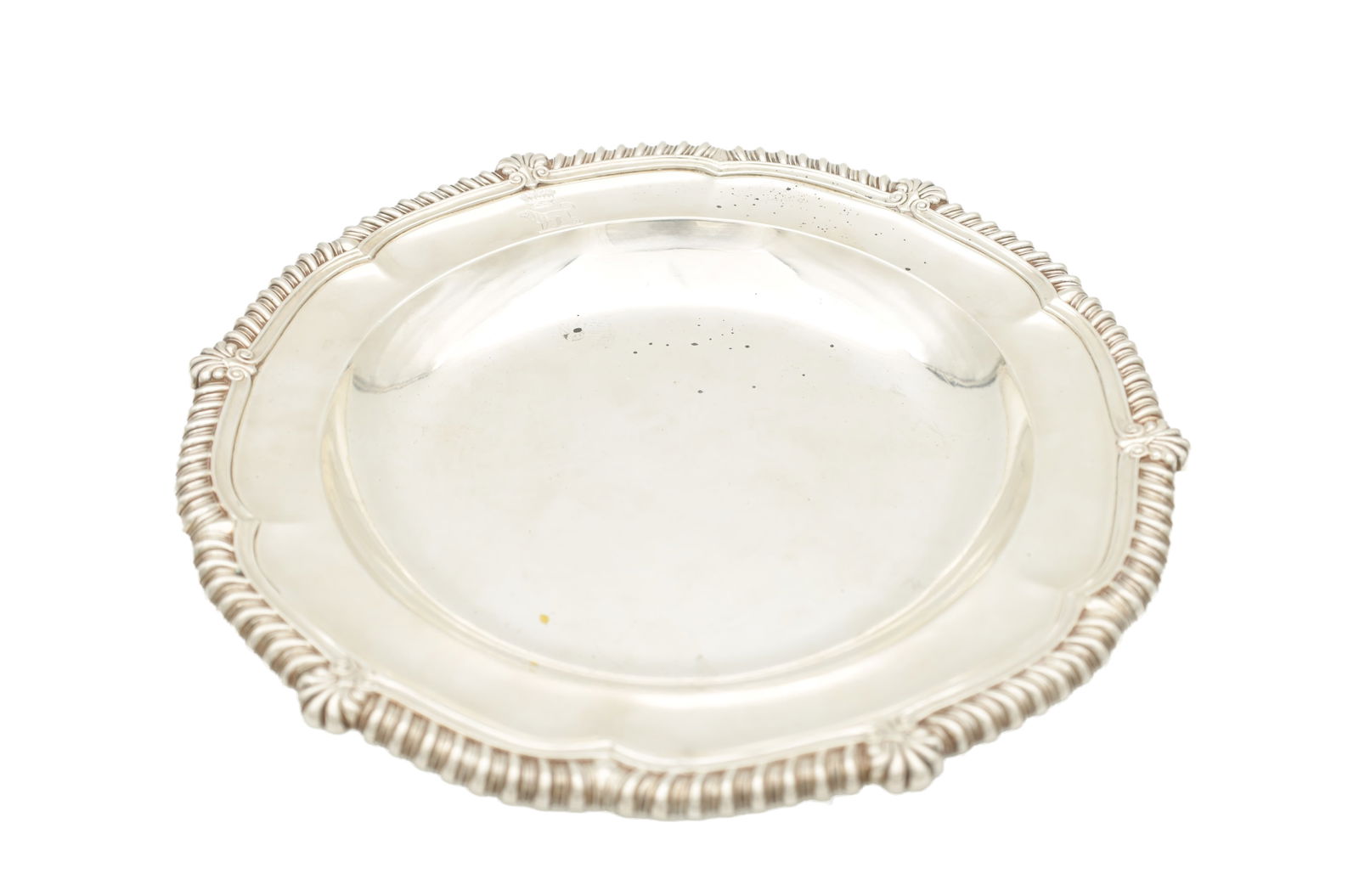 AN EARLY 19TH CENTURY SILVER DISH (1 of 5)