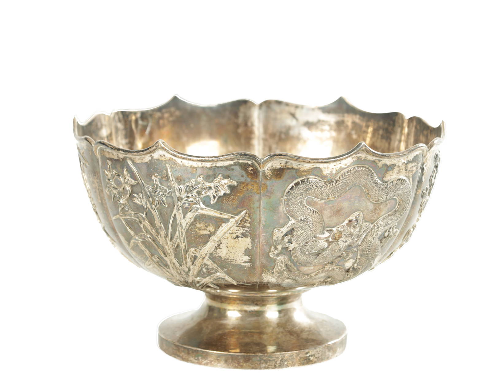 AN EARLY 20TH CENTURY CHINESE SILVER FOOTED BOWL