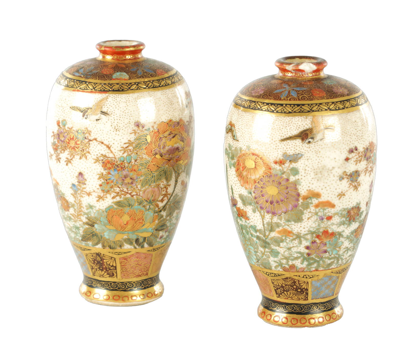 A FINE PAIR OF MINIATURE JAPANESE MEIJI PERIOD SATSUMA VASES