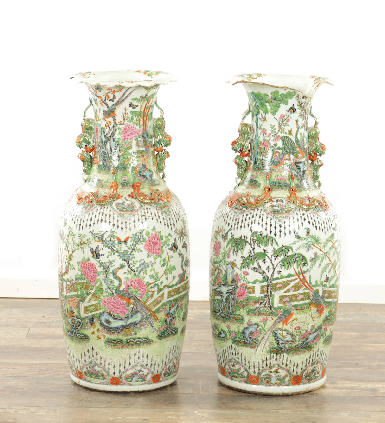 A LARGE PAIR OF 19TH CENTURY FAMILLE ROSE CHINESE PORCELAIN VASES