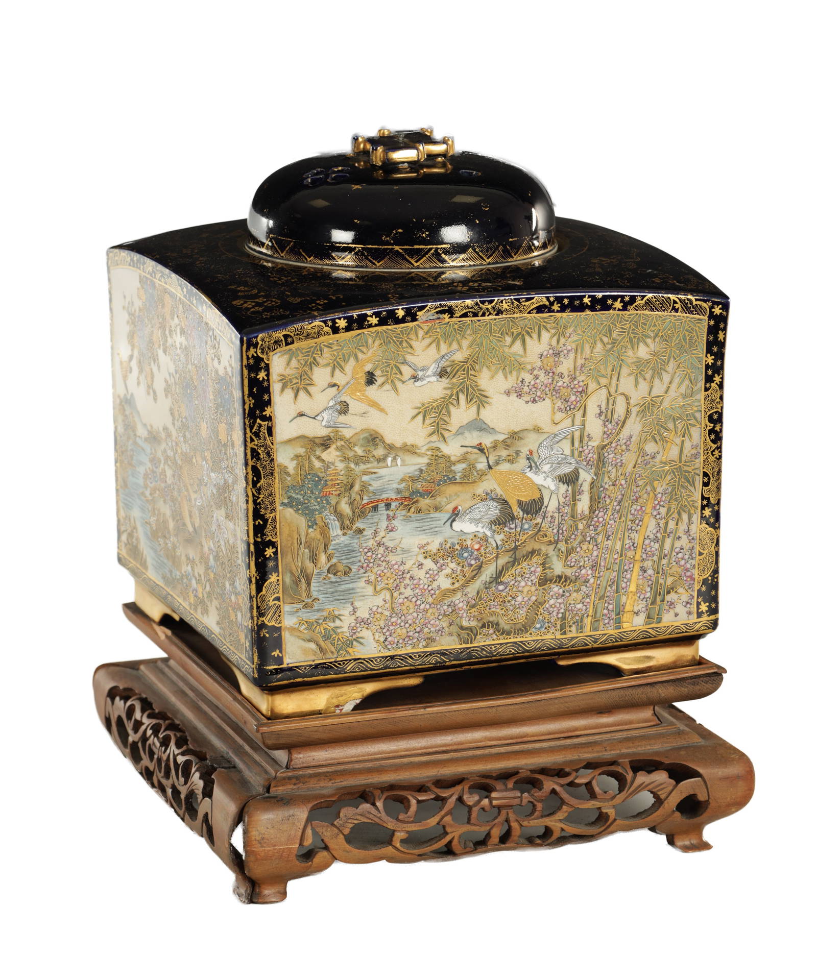 A FINE AND IMPRESSIVE LARGE JAPANESE MEIJI PERIOD SATSUMA KORO AND COVER SIGNED HODODA