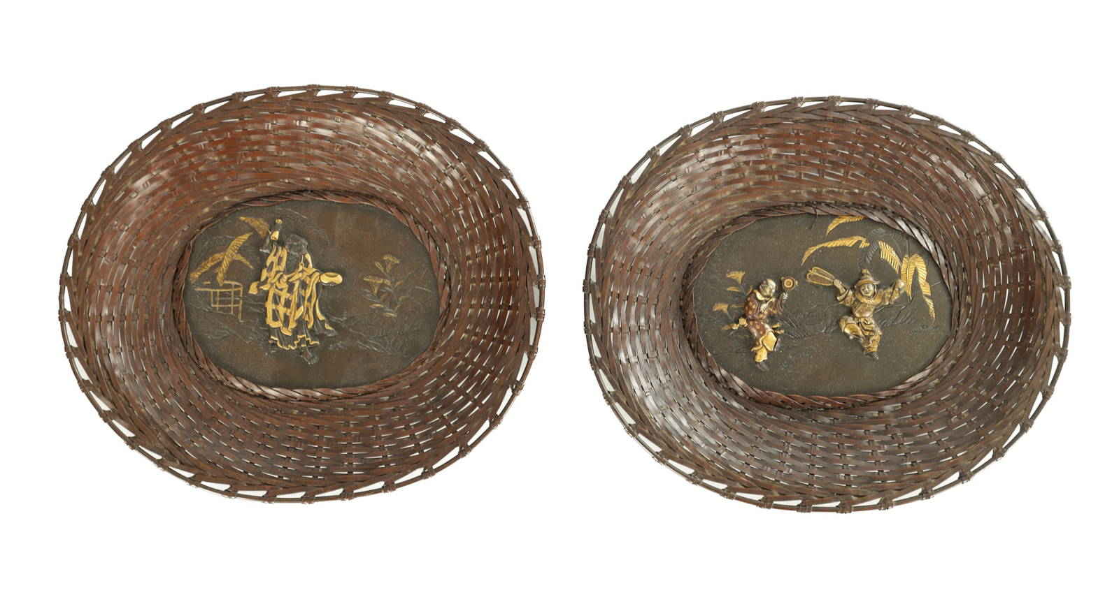 A PAIR OF MEIJI PERIOD KOMAI STYLE BRONZE DISHES