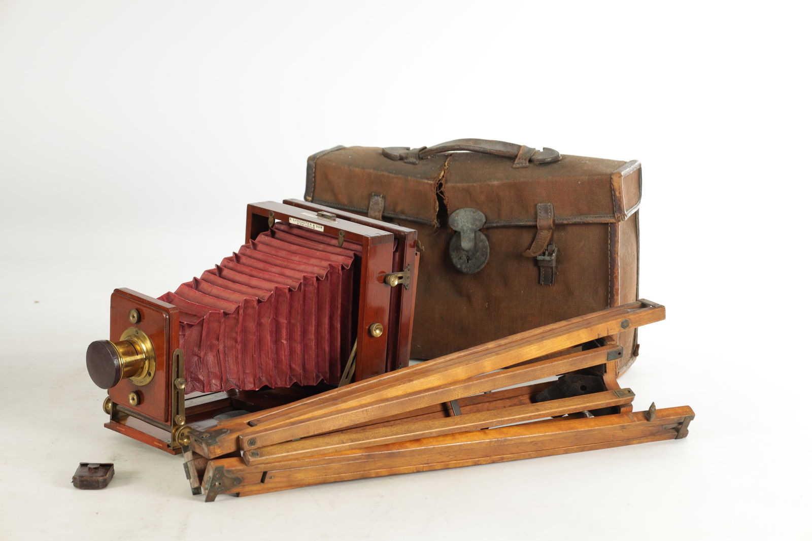 A LANCASTER INSTANOGRAPH HALF PLATE MAHOGANY AND BRASS CAMERA (1 of 7)
