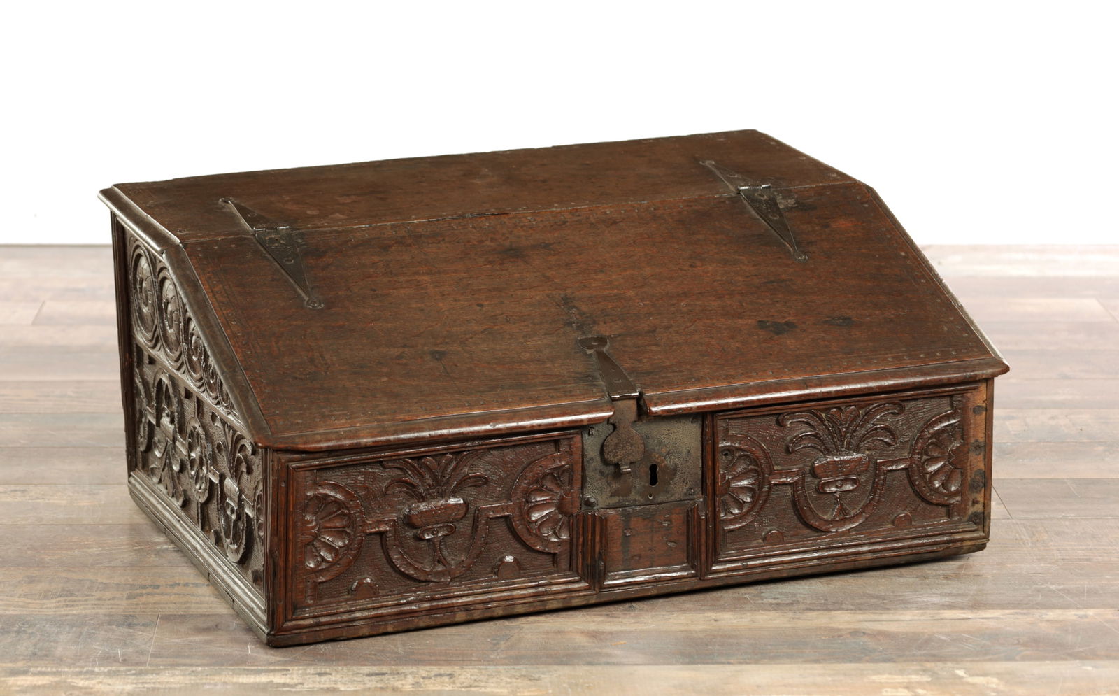 A 17TH CENTURY CARVED OAK BIBLE BOX (1 of 11)