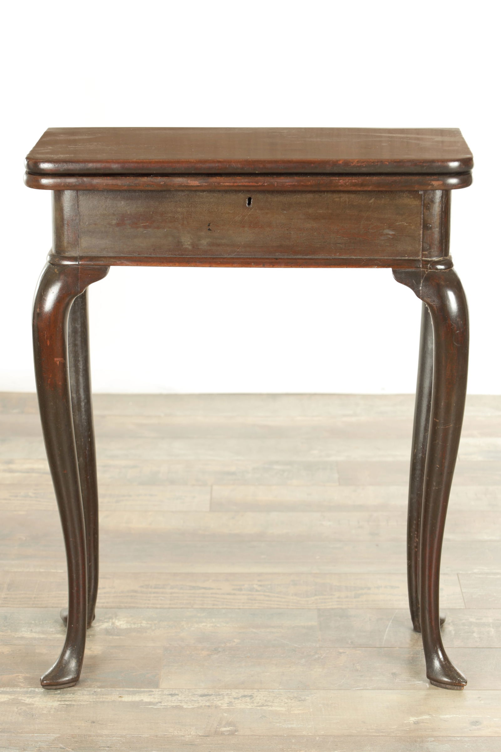 A GOOD MID 18TH CENTURY MAHOGANY FOLD OVER TABLE OF SMALL SIZE (1 of 17)