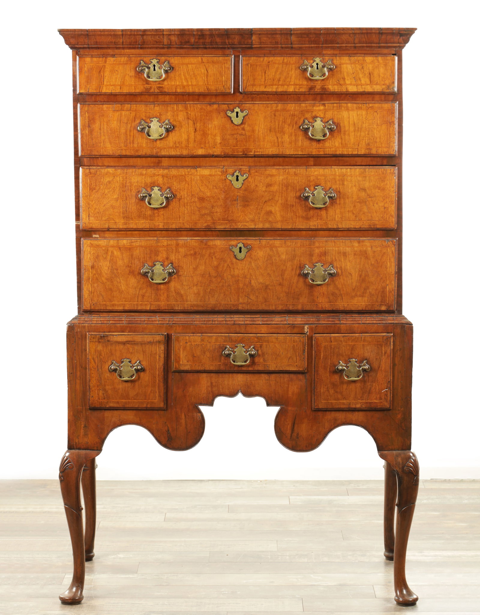 A QUEEN ANNE FIGURED WALNUT CHEST OF STAND (1 of 14)