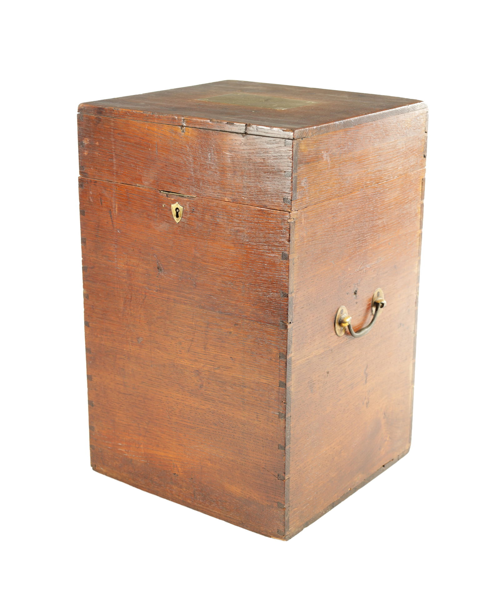 A 19TH CENTURY OAK CARRYING BOX FOR THE NORTHALLERTON GOLD CUP: A 19TH CENTURY OAK CARRYING BOX FOR THE NORTHALLERTON GOLD CUP of rectangular form with side carrying handles having a brass plaque to the top inscribed Northallerton Gold Cup 1834, manufactured by Ba