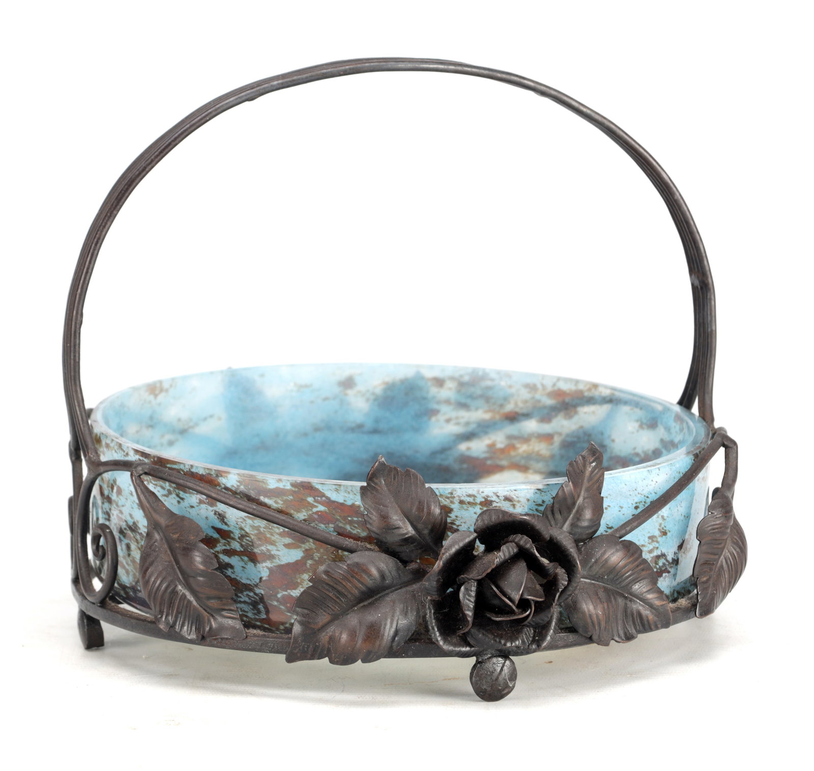 DAUM NANCY A FRENCH ART NOUVEAU GLASS AND WROUGHT IRON CENTREPIECE BOWL: DAUM NANCY A FRENCH ART NOUVEAU GLASS AND WROUGHT IRON CENTREPIECE BOWL of circular form with a rounded rim and shallow sides, the mottled blue glass bowl within a patinated wrought iron mount modelle