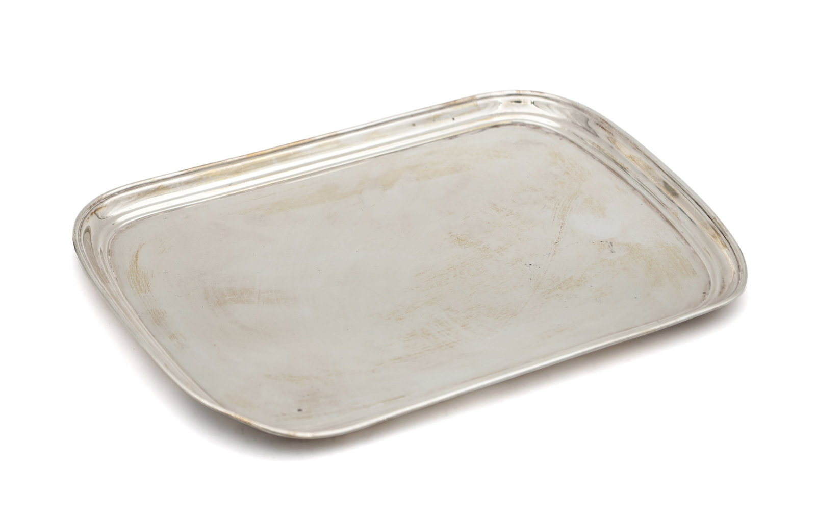 A 20TH CENTURY SILVER TRAY: A 20TH CENTURY SILVER TRAY of plain rectangluar design. Hallmarked Birmingham 1922. Total weight app. 400g. (27.3cm wide and 20.5cm deep)