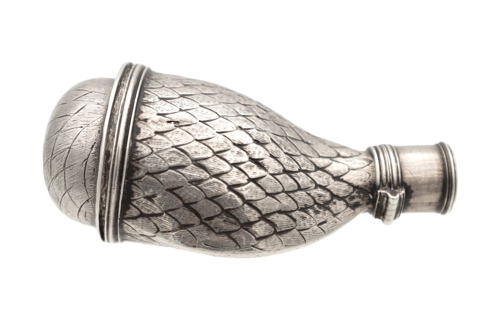 AN 18TH CENTURY SILVER POWDER FLASK: AN 18TH CENTURY SILVER POWDER FLASK with simulated engraved feather decoration to the body and a hinged lid to the top. Total weight app. 37.7g. (Length 7.5cm)