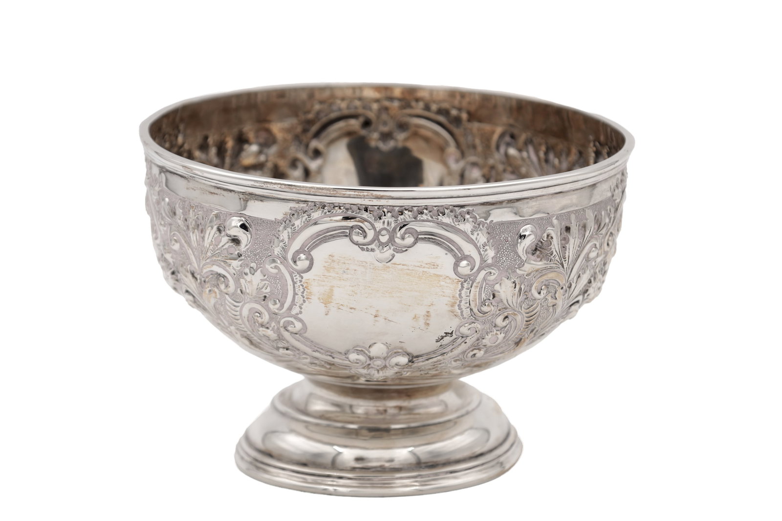 AN EARLY 20TH CENTURY SILVER PEDESTAL BOWL: AN EARLY 20TH CENTURY SILVER PEDESTAL BOWL with embossed scroll and foliate decoration with plain cartouches to each side. Hallmarked London 1902 by W & C Sissons (Walter & Charles Sissons). Total wei