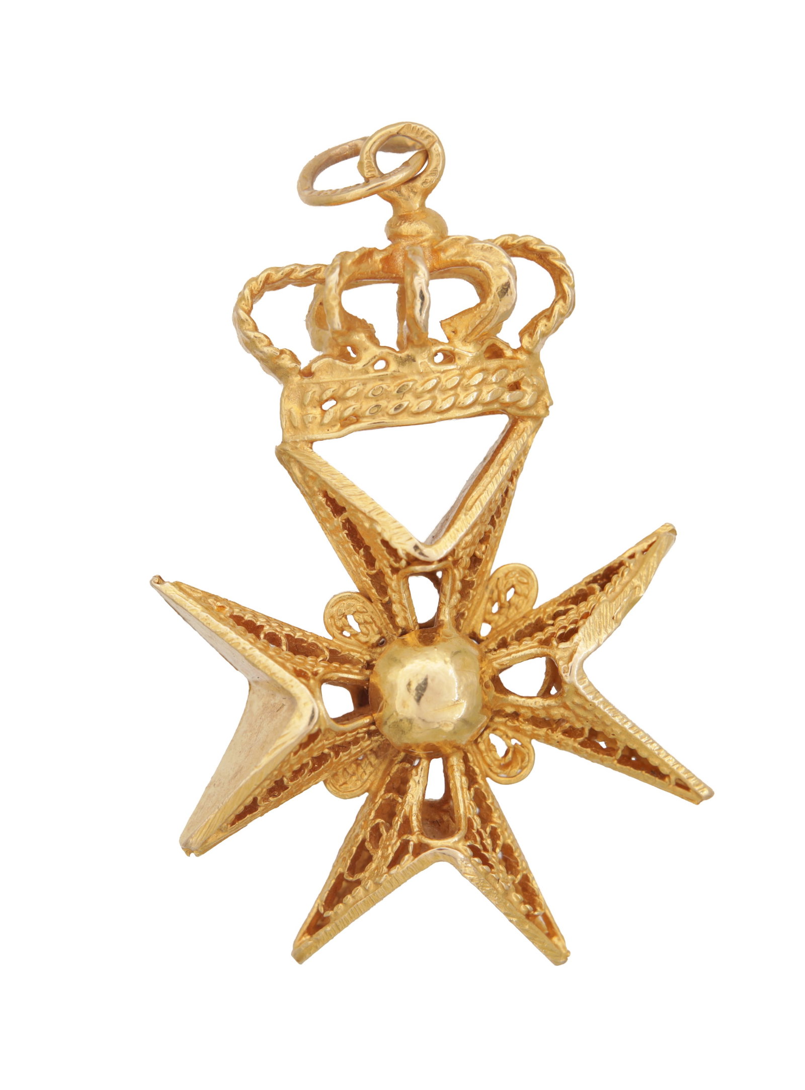AN 18CT YELLOW GOLD FILIGREE MALTESE CROSS PENDANT: AN 18CT YELLOW GOLD FILIGREE MALTESE CROSS PENDANT hallmarked 18ct. Total weight app. 4.8g. (Length 3.5cm)