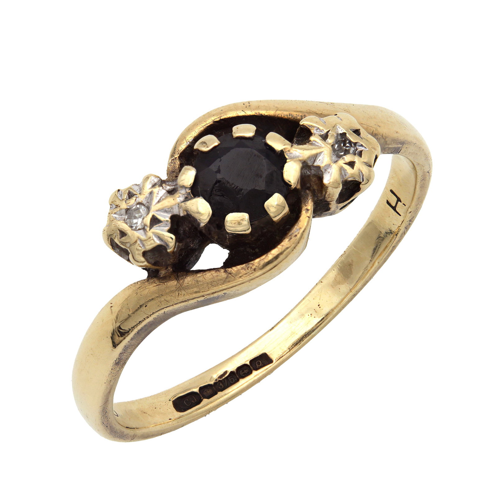 A 9CT YELLOW GOLD SAPPHIRE AND DIAMOND RING (1 of 1)