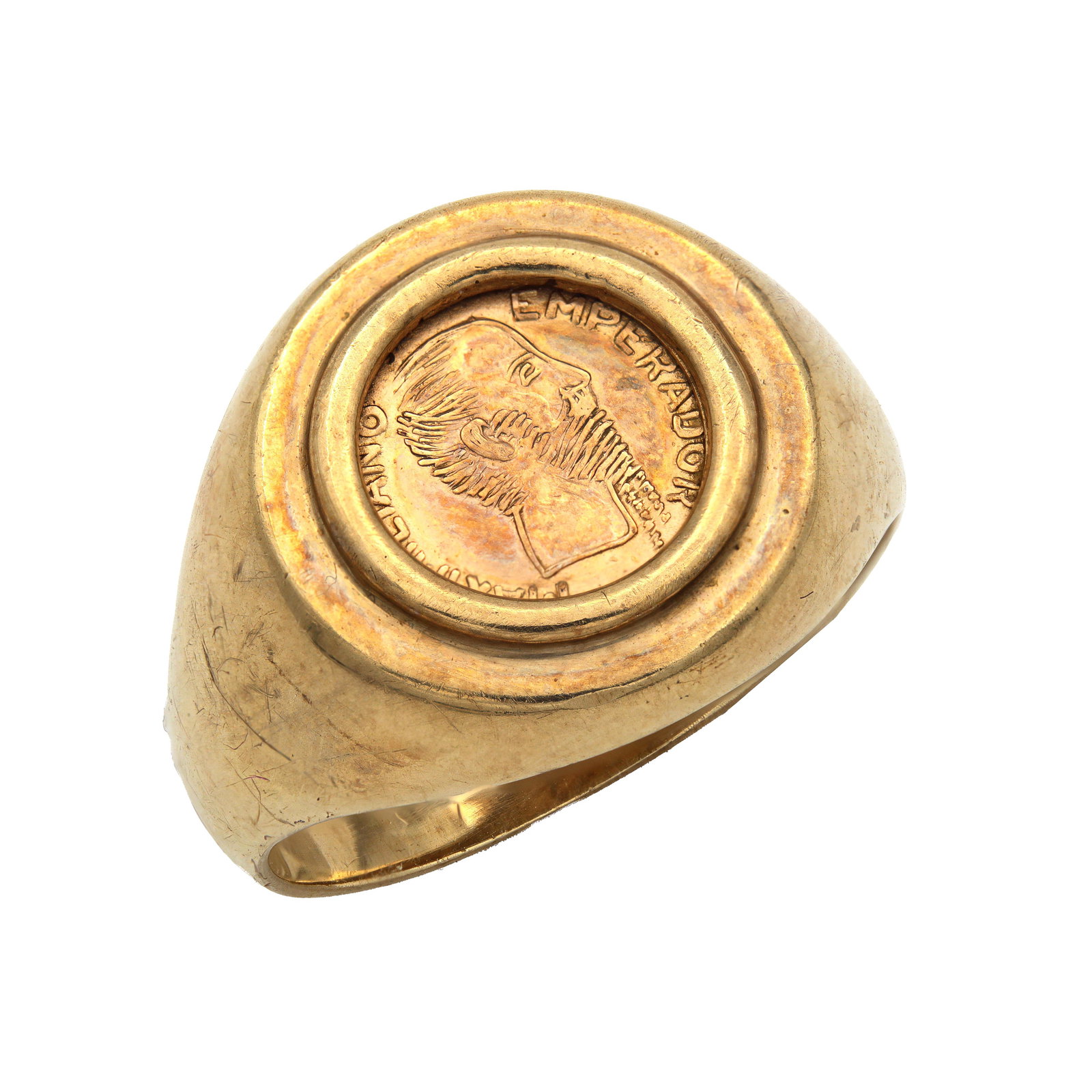 A 14CT GOLD RING SET WITH A MEXICAN GOLD WEDDING TOKEN COIN: A 14CT GOLD RING SET WITH A MEXICAN GOLD WEDDING TOKEN COIN the circular bezel collet-set with a Maximiliano Emperador portrait token, total weight app. 5.0g, size Q. (Ring size Q)