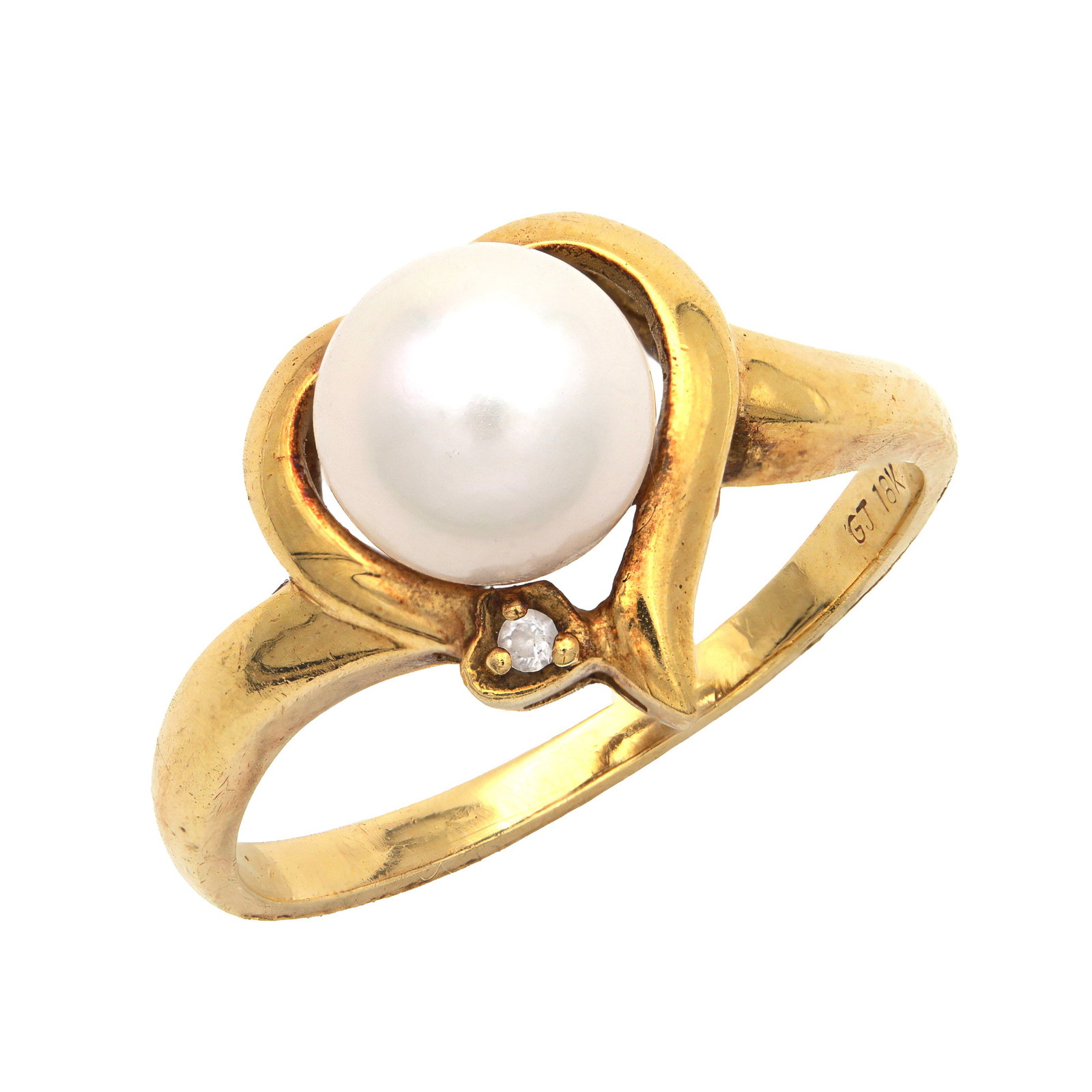 AN 18CT YELLOW GOLD PEARL AND DIAMOND RING: AN 18CT YELLOW GOLD PEARL AND DIAMOND RING having a central pearl set in a heart shaped setting with a claw set diamond, mounted on a yellow 18ct gold band. Total weight app. 2.8g. Size K.