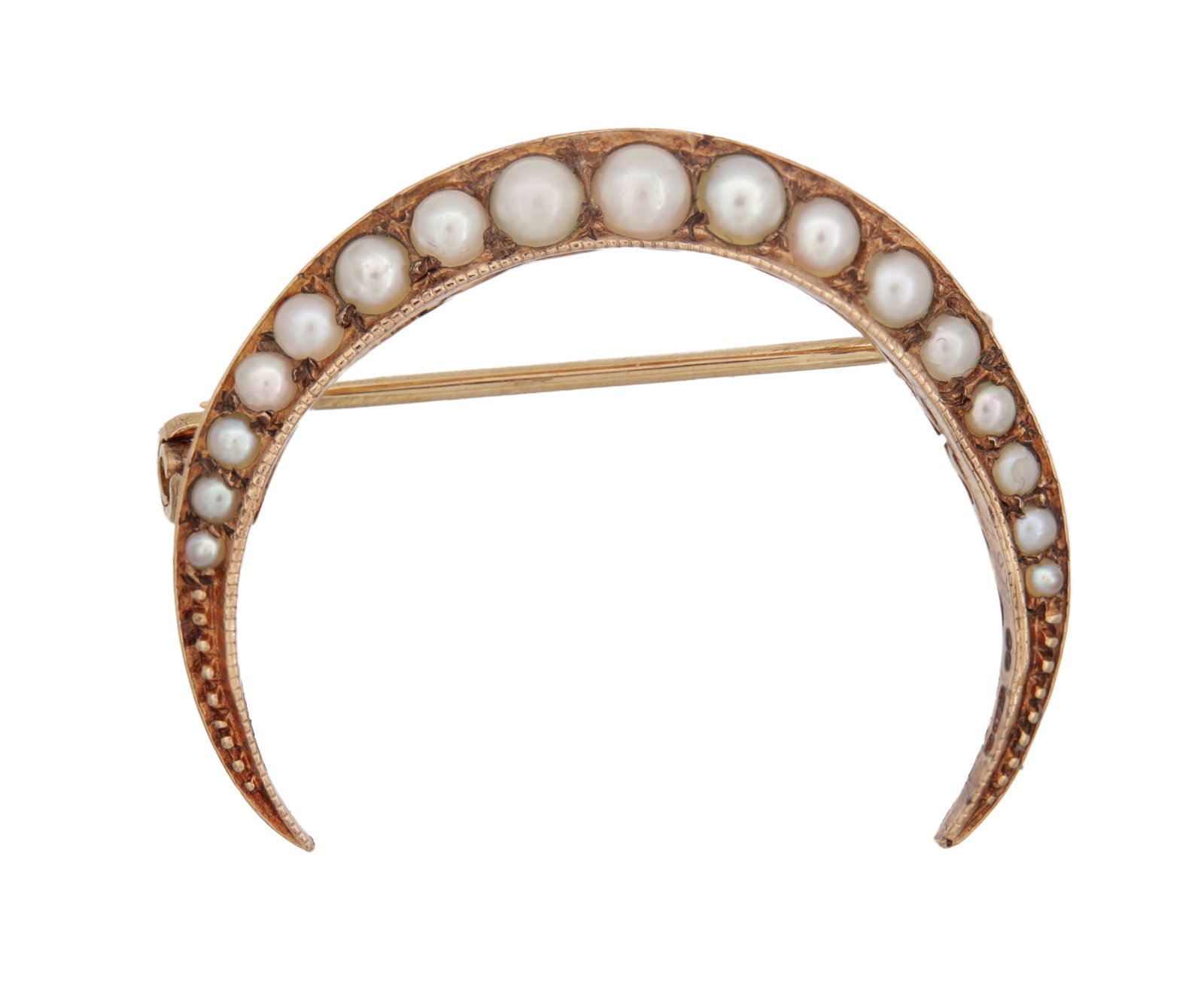 A 9CT GOLD AND SEED PEARL MOON BROOCH: A 9CT GOLD AND SEED PEARL MOON BROOCH the 9ct gold crescent moon brooch is set with seventeen graduated pearls. Total weight app. 2.3g. (2.8cm by 2.2cm )