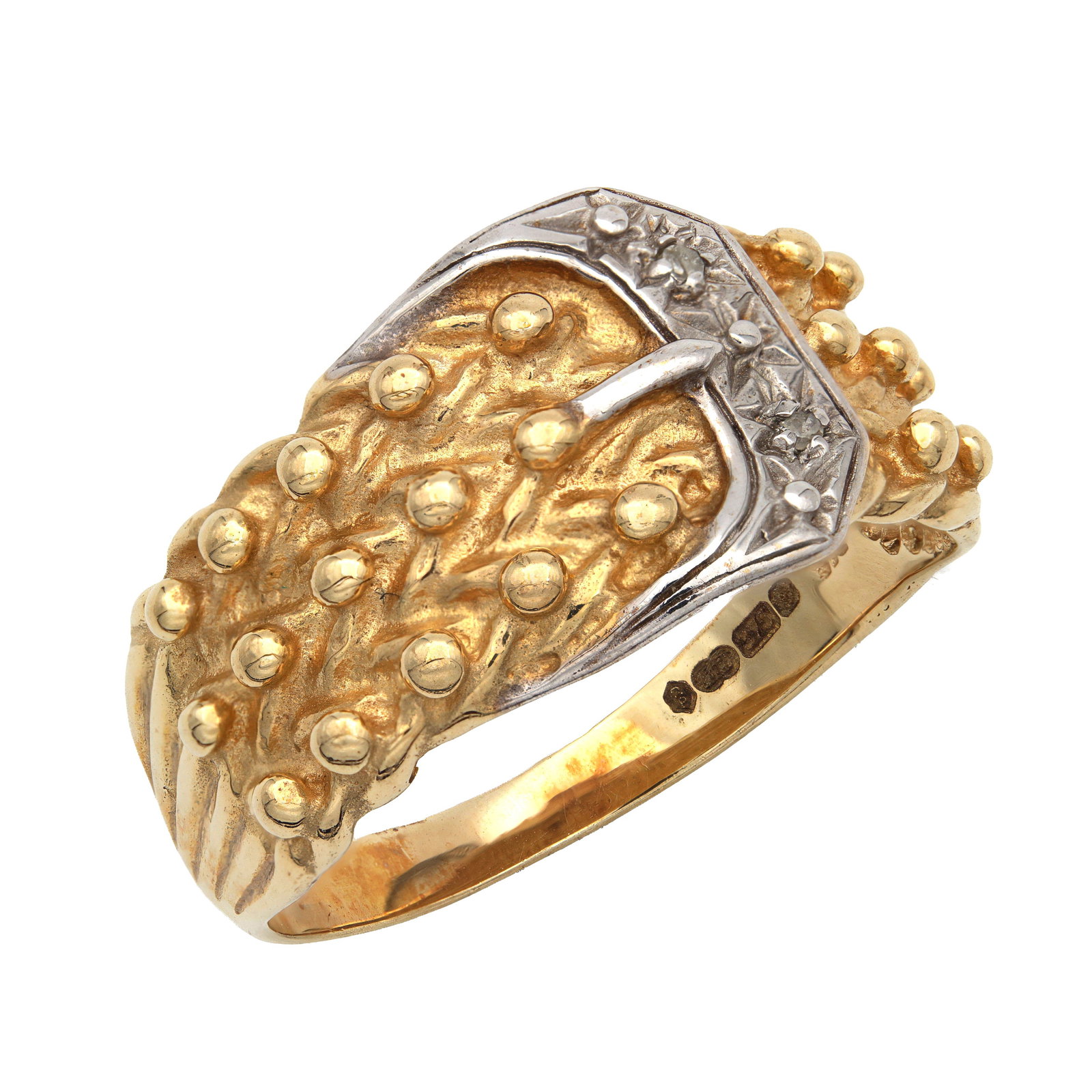 A 9CT YELLOW AND WHITE GOLD BUCKLE RING: A 9CT YELLOW AND WHITE GOLD BUCKLE RING having a white gold buckle with a yellow gold textured band. Total weight app. 4.6g. Size T.