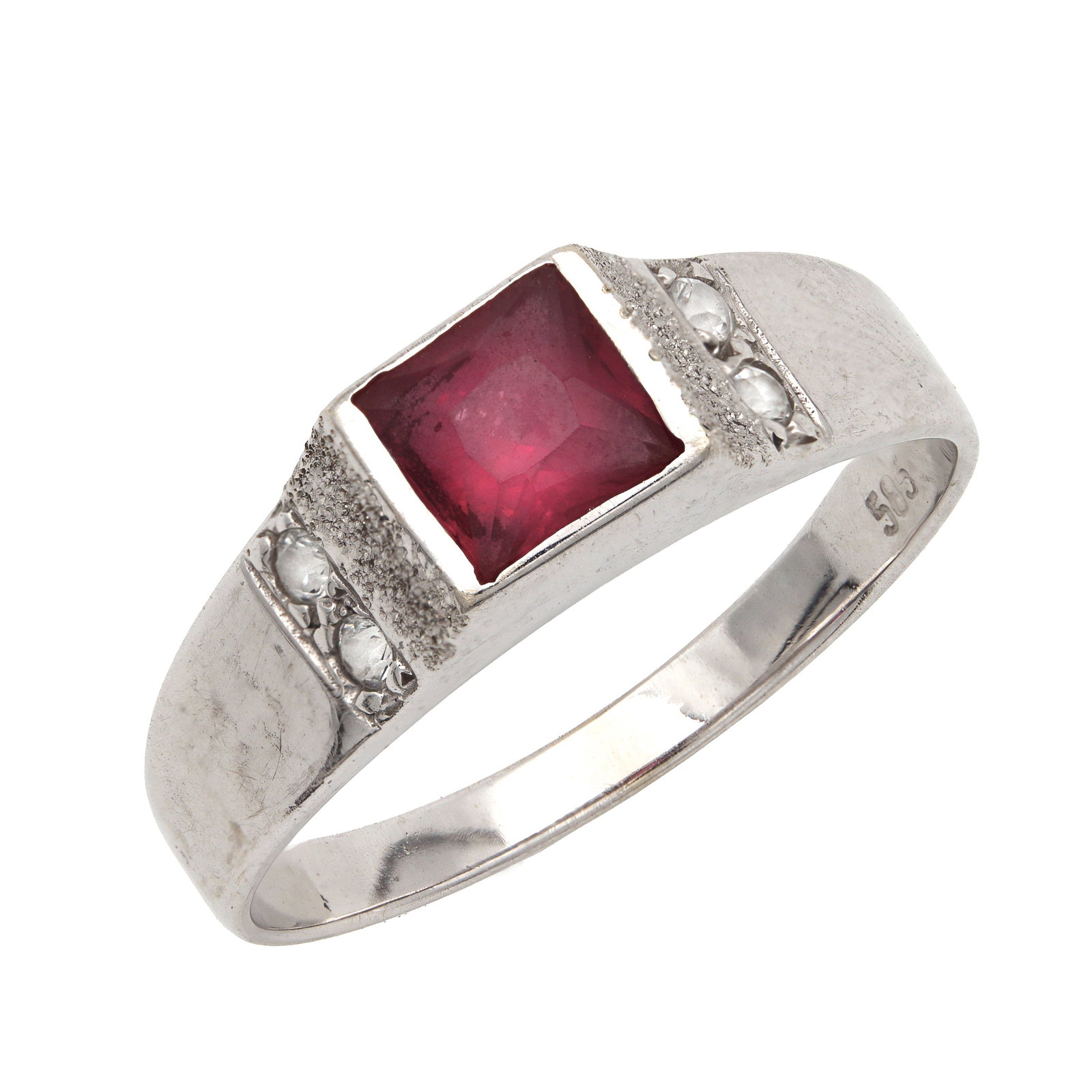 AN ART DECO 14CT WHITE GOLD RUBY AND DIAMOND RING: AN ART DECO 14CT WHITE GOLD RUBY AND DIAMOND RING, having a central 0.75ct radiant cut ruby in a bezel setting, flanked by four diamonds, mounted on a 14ct white gold band. Total weight app. 2.9g. Siz