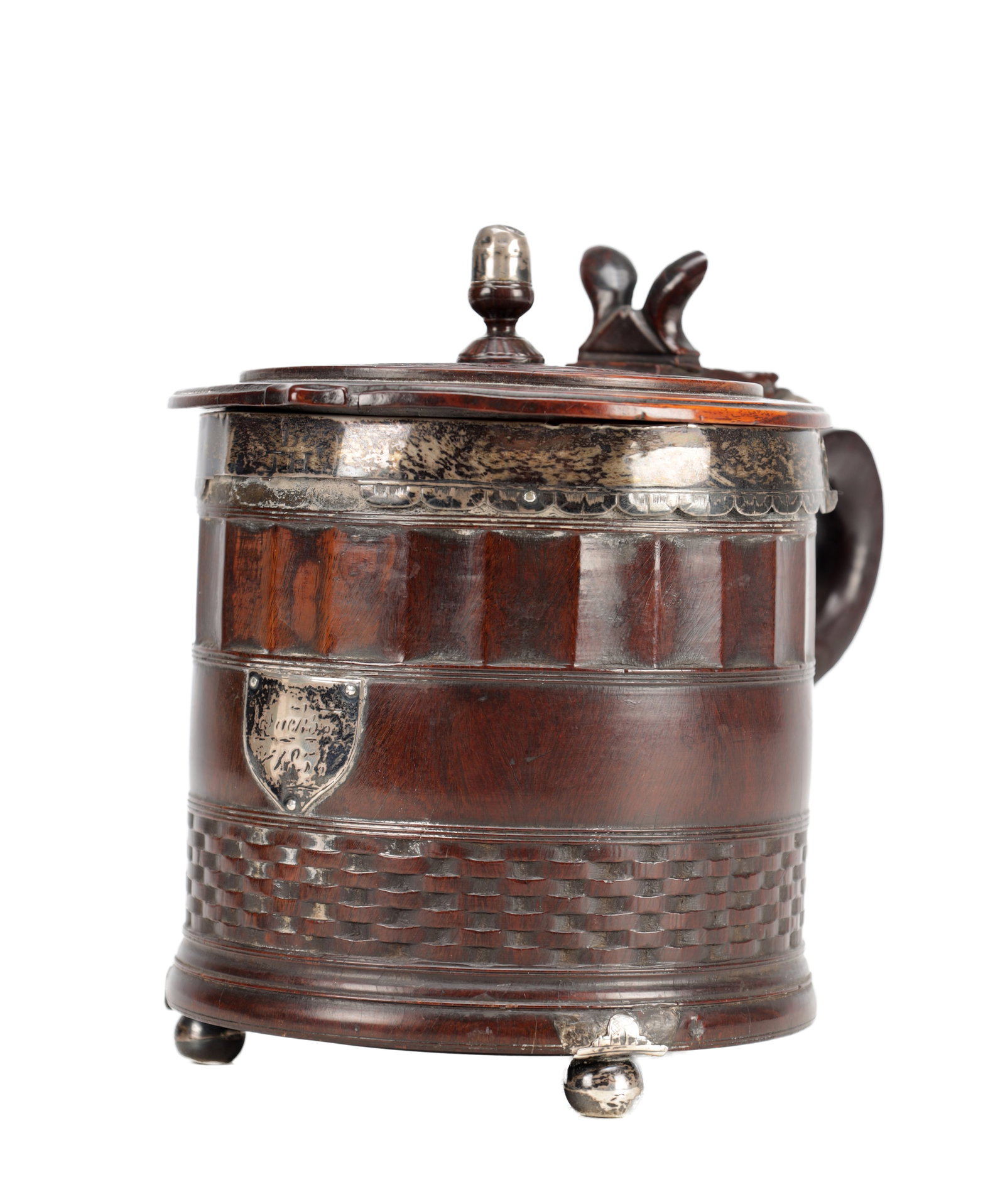 AN EARLY 17TH CENTURY LIGNUM VITAE 'YORK' LIDDED TANKARD WITH SILVER MOUNTS: AN EARLY 17TH CENTURY LIGNUM VITAE 'YORK' LIDDED TANKARD WITH SILVER MOUNTS of barrel form with fluted upper sides and a basketweave-carved lower band, the hinged cover with turned knop finial and bif