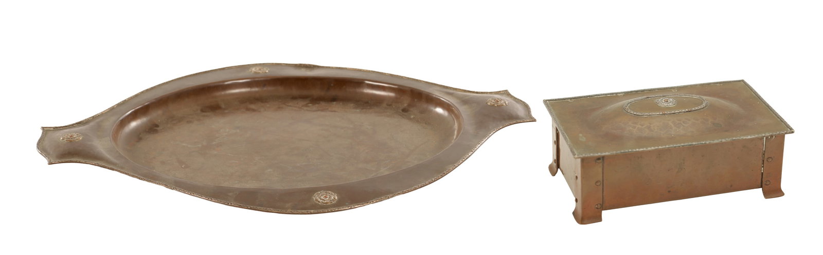 AN ARTS AND CRAFTS COPPER TRAY AND CIGARETTE BOX: AN ARTS AND CRAFTS COPPER TRAY AND CIGARETTE BOX of planished design and mounted with pewter flowerheads. (tray measures 51.5cm wide)