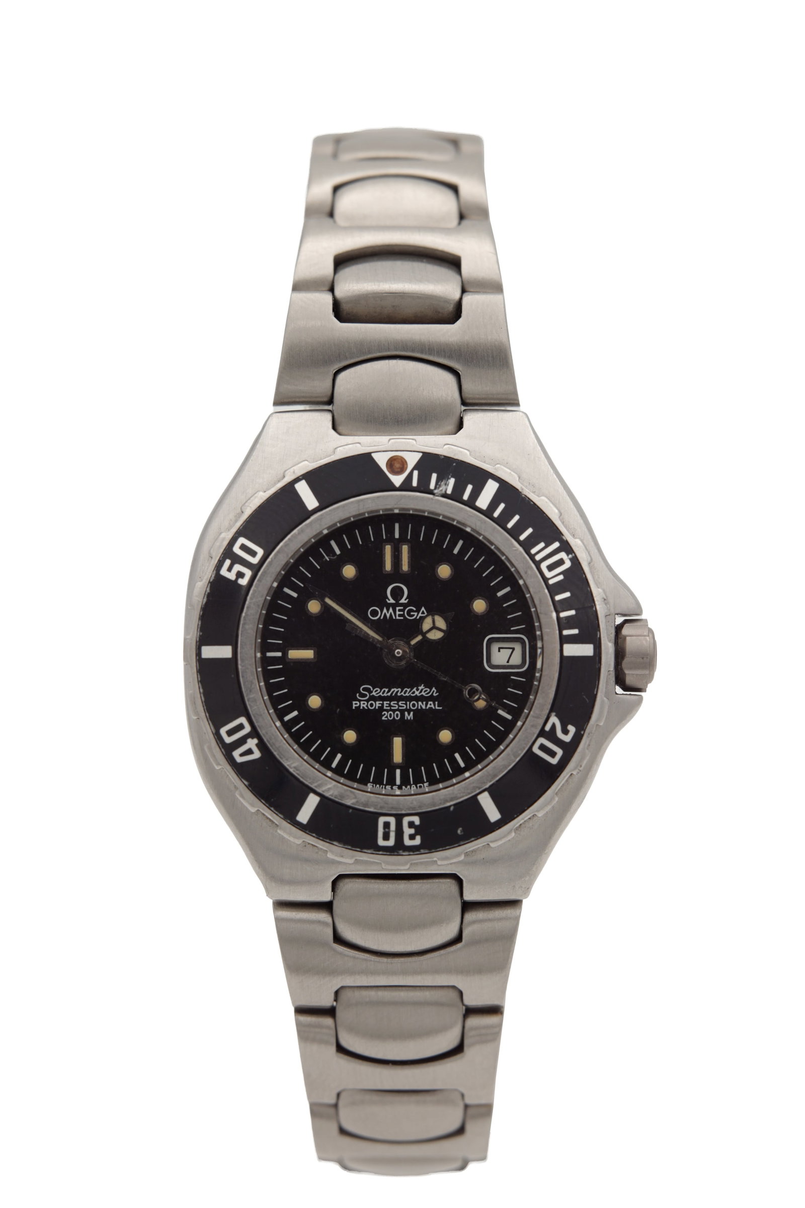 A LADIES STAINLESS STEEL OMEGA SEAMASTER PROFESSIONAL WRIST WATCH: A LADIES STAINLESS STEEL OMEGA SEAMASTER PROFESSIONAL WRIST WATCH with black dial, rotating bezel and minute track, luminous dot and baton hour markers with date aperture at 3, rated 200 m water resis