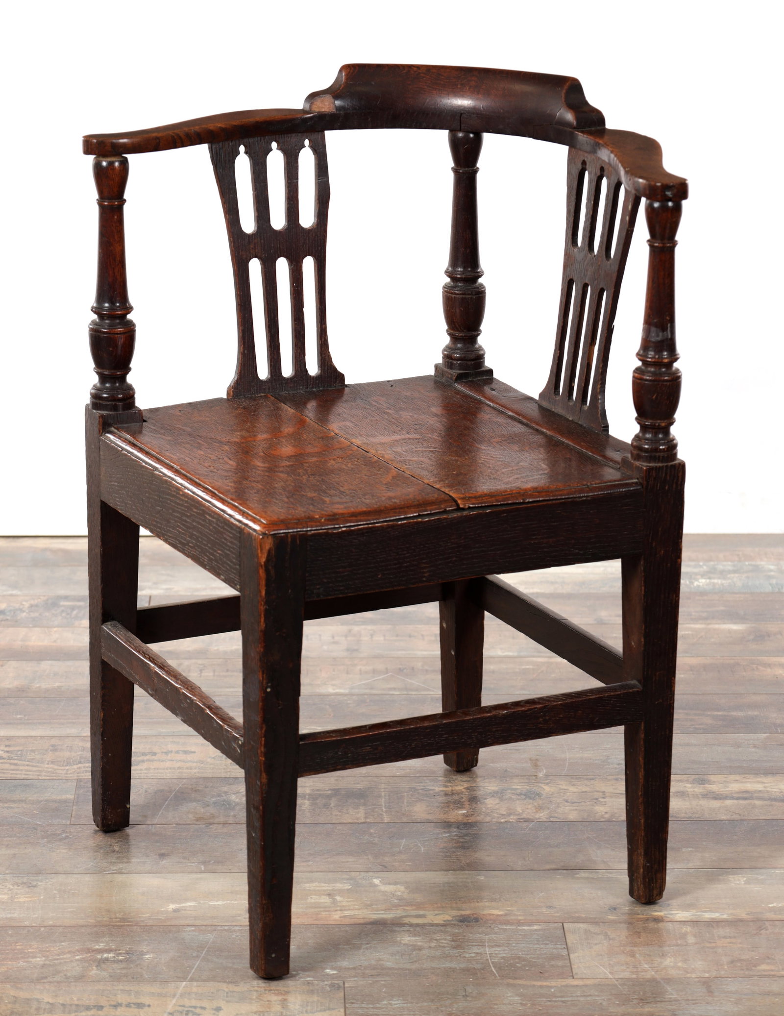 AN 18TH CENTURY OAK CORNER CHAIR WITH PIERCED SPLATS (1 of 10)