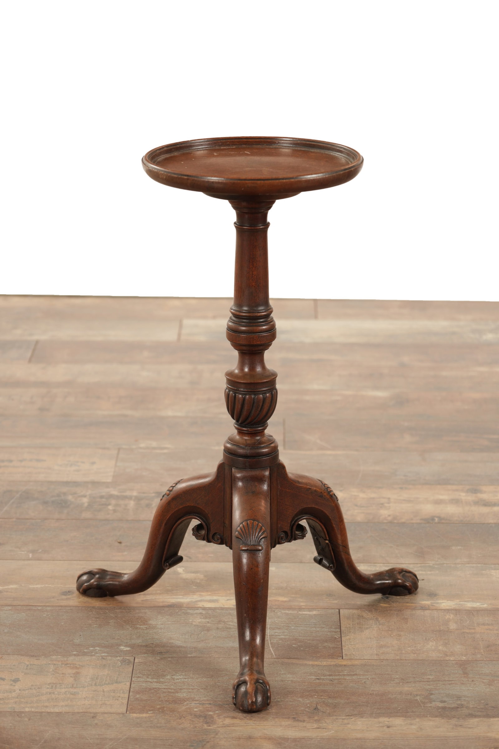 AN 18TH CENTURY MAHOGANY TRIPOD WINE TABLE: AN 18TH CENTURY MAHOGANY TRIPOD WINE TABLE of circular form with a moulded dished top above a turned and ringed baluster column raised on three shell carved cabriole legs terminating in ball and claw