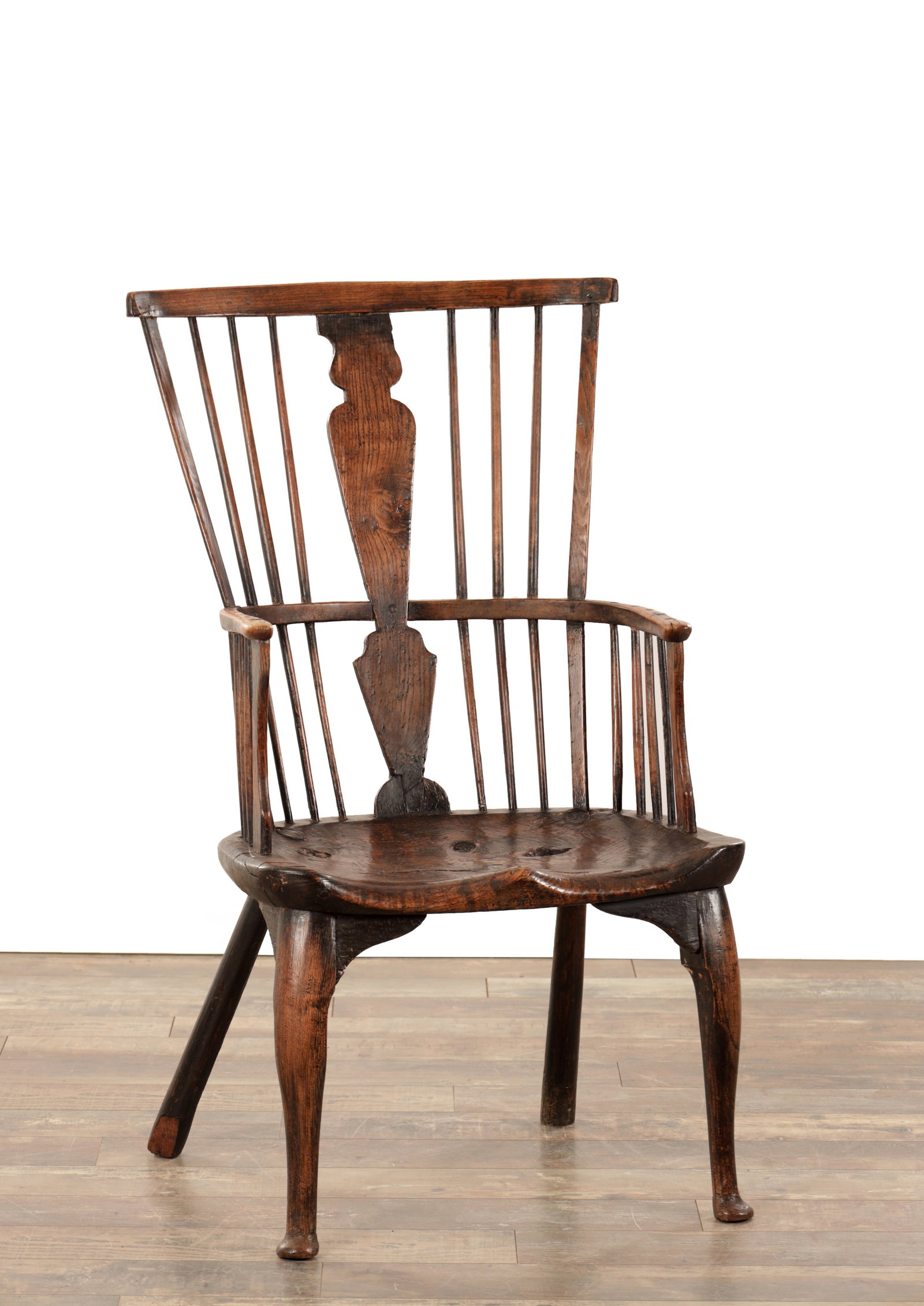 A RARE 18TH CENTURY THAMES VALLEY ASH AND ELM COMB-BACK WINDSOR ARMCHAIR: A RARE 18TH CENTURY THAMES VALLEY ASH AND ELM COMB-BACK WINDSOR ARMCHAIR with vase-shaped solid back splat and spindle supports, shaped arms above a thick burr elm saddle seat raised on cabriole front