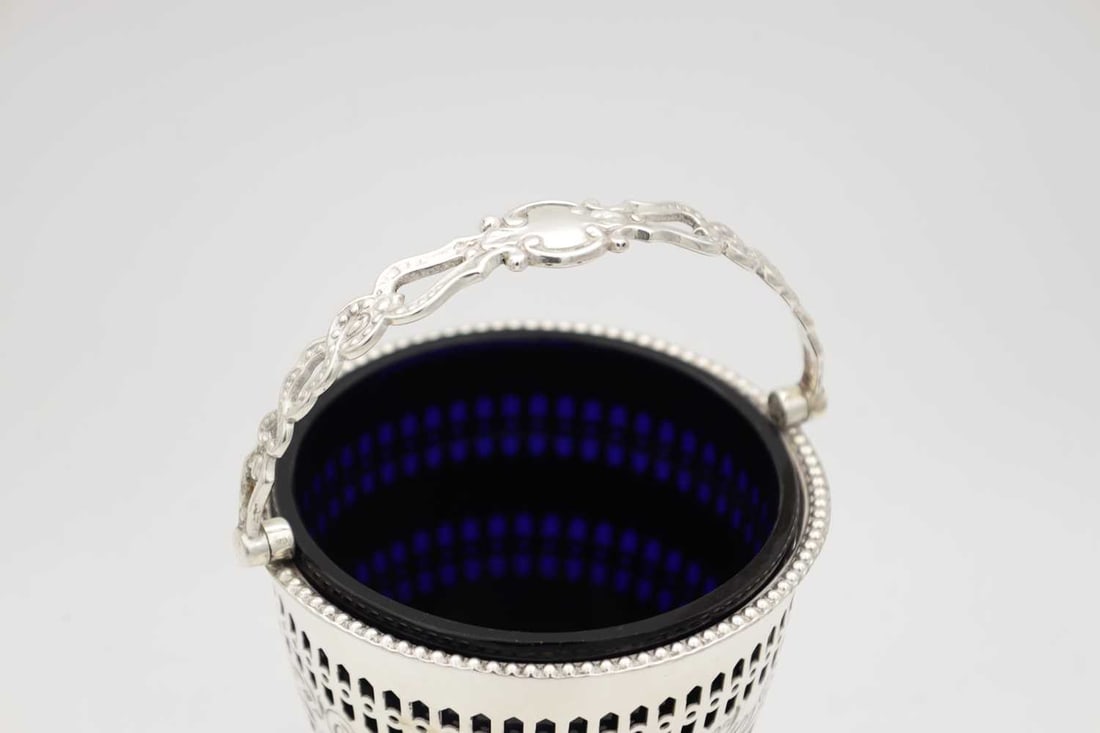 A 19TH/20TH CENTURY SILVER SUGAR BASKET WITH BLUE GLASS LINER - 4