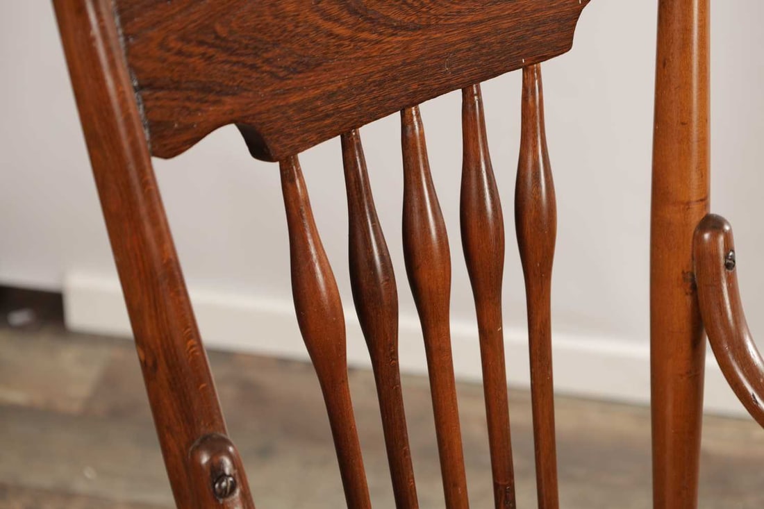 AN EARLY 20TH CENTURY AMERICAN CHILD'S HIGH CHAIR WITH CANE SEAT - 3