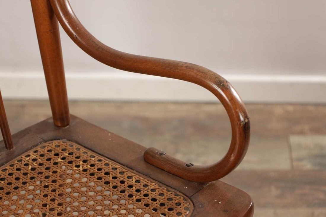 AN EARLY 20TH CENTURY AMERICAN CHILD'S HIGH CHAIR WITH CANE SEAT - 4
