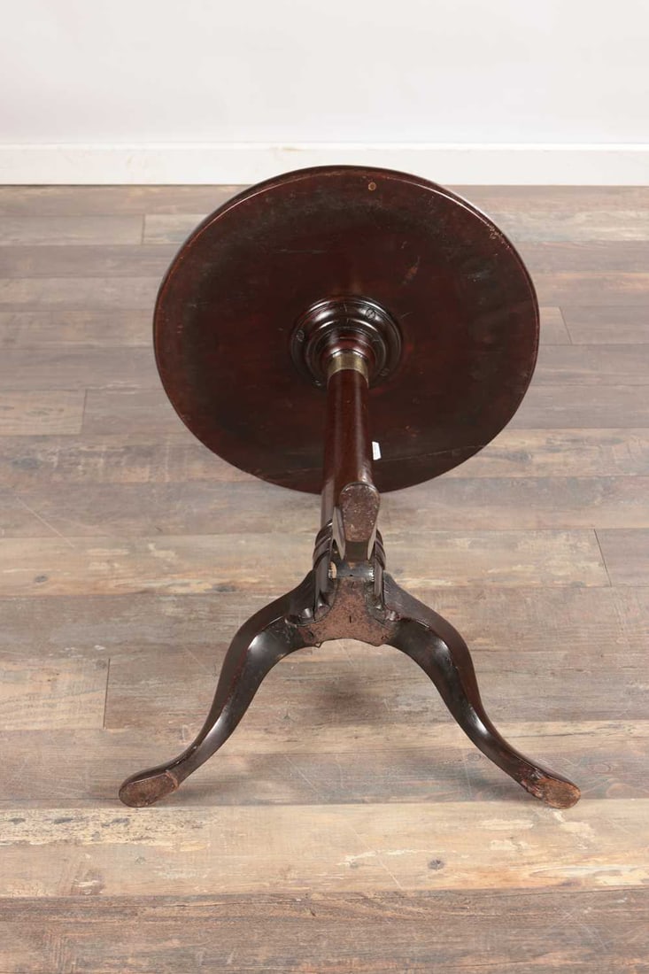 AN 18TH CENTURY MAHOGANY WINE TABLE - 5