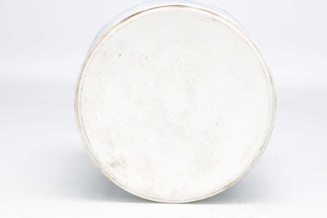 A CHINESE BLUE AND WHITE PORCELAIN BRUSH POT - 8