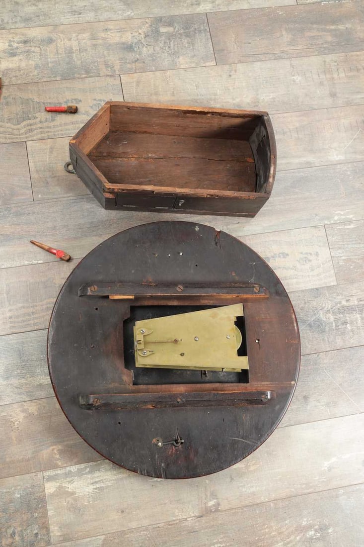 A 19TH CENTURY MAHOGANY CONVEX DIAL WALL CLOCK - 3
