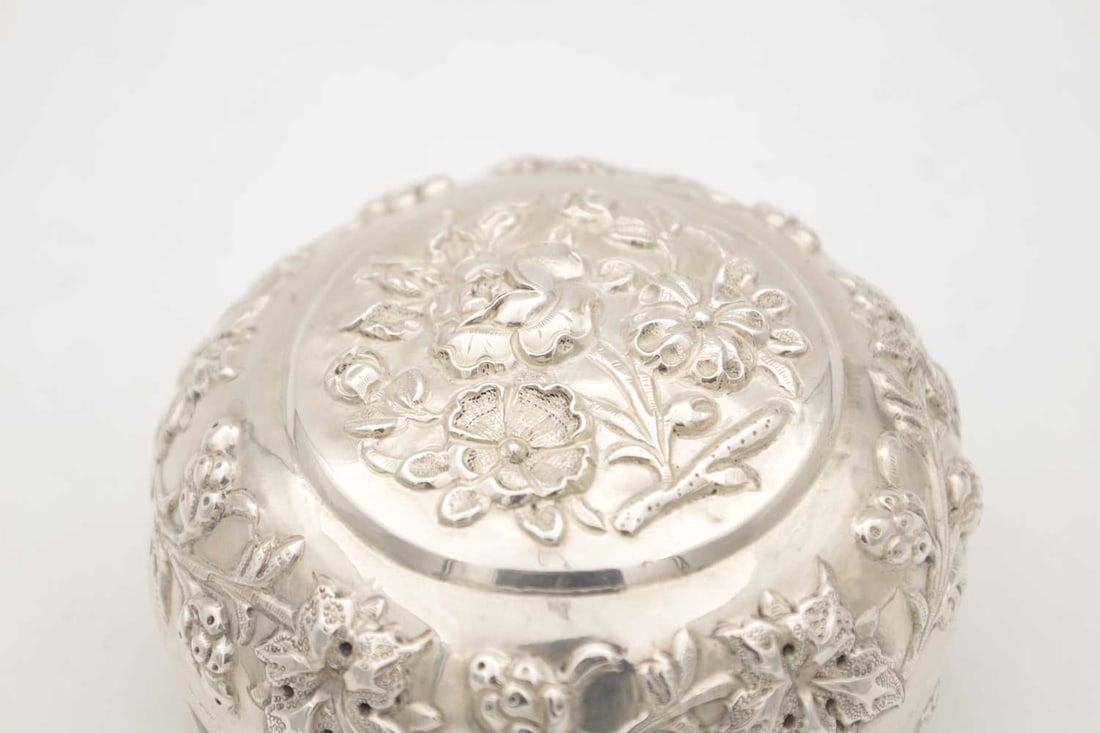 AN EASTERN SILVER REPOUSSE LIDDED DISH - 2