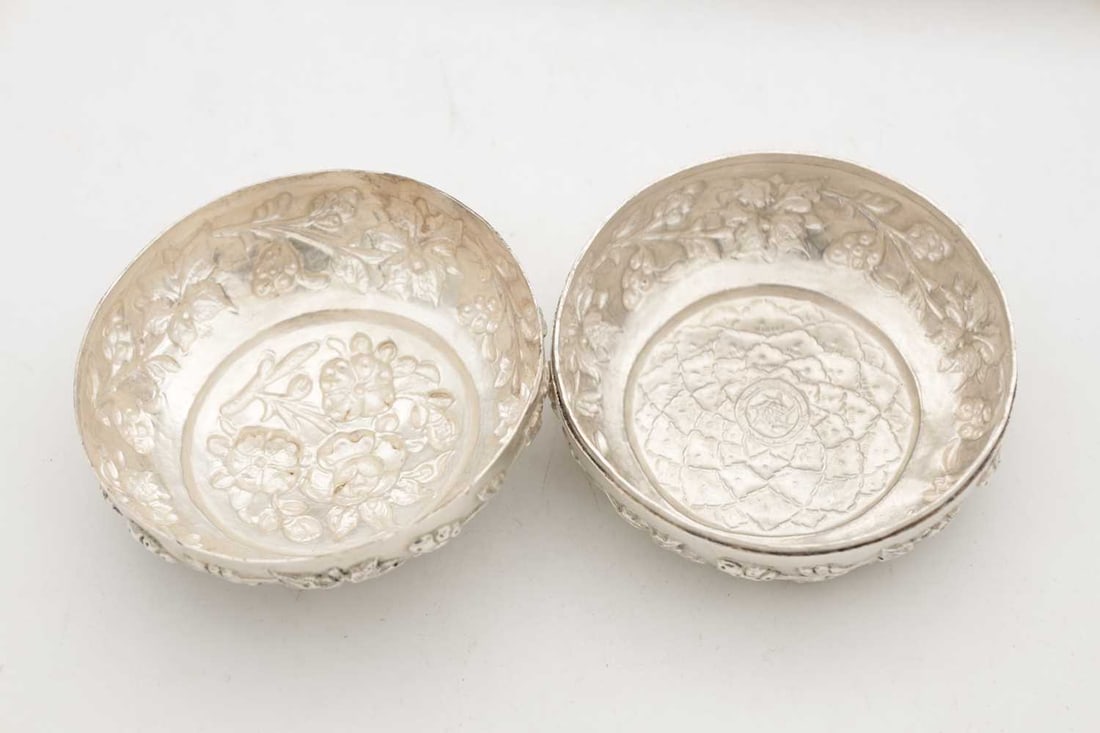 AN EASTERN SILVER REPOUSSE LIDDED DISH - 5