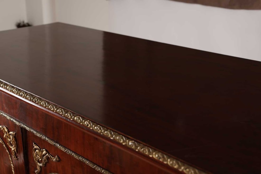 GILLOWS OF LANCASTER, A REGENCY MAHOGANY ENCLOSED CHEST OF DRAWERS WITH ORMOLU MOUNTS - 2